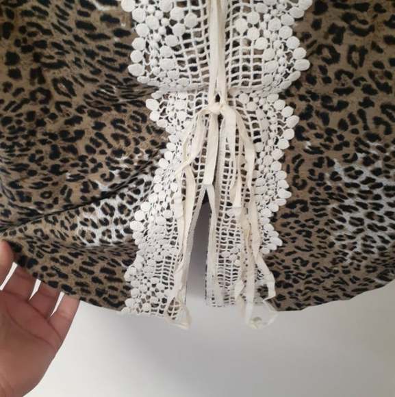 Leopard Print Lace Back Top Scoop Neck NTW Size Small - Picture 6 of 8